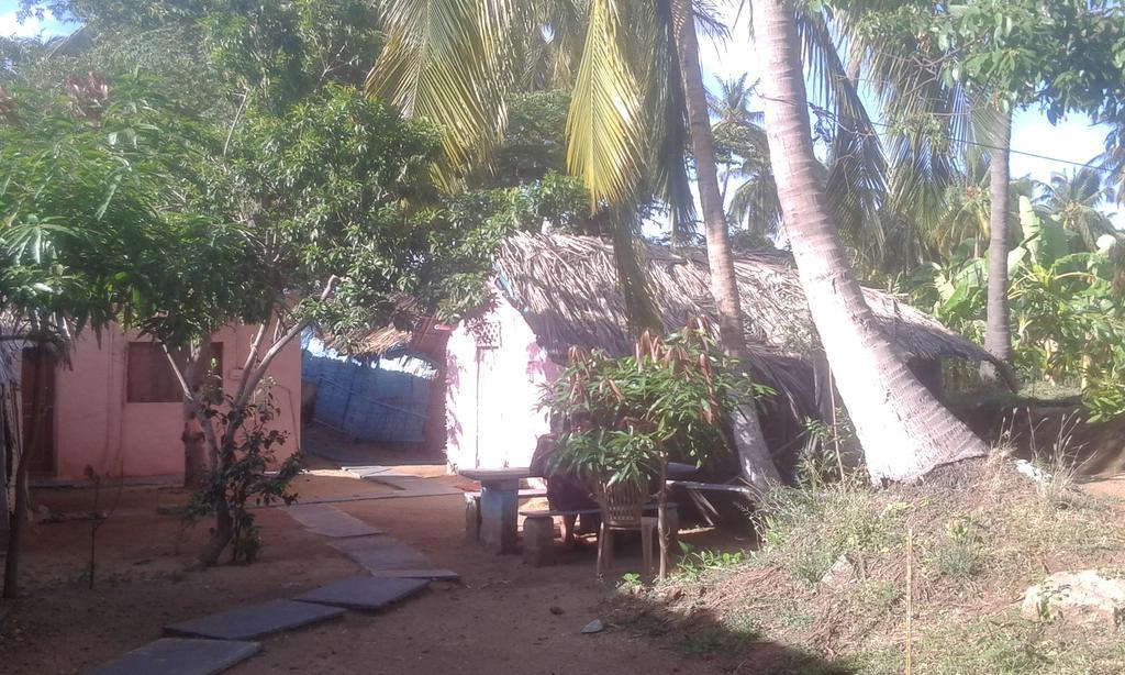 Golden Garden Hampi Guest House المظهر الخارجي الصورة